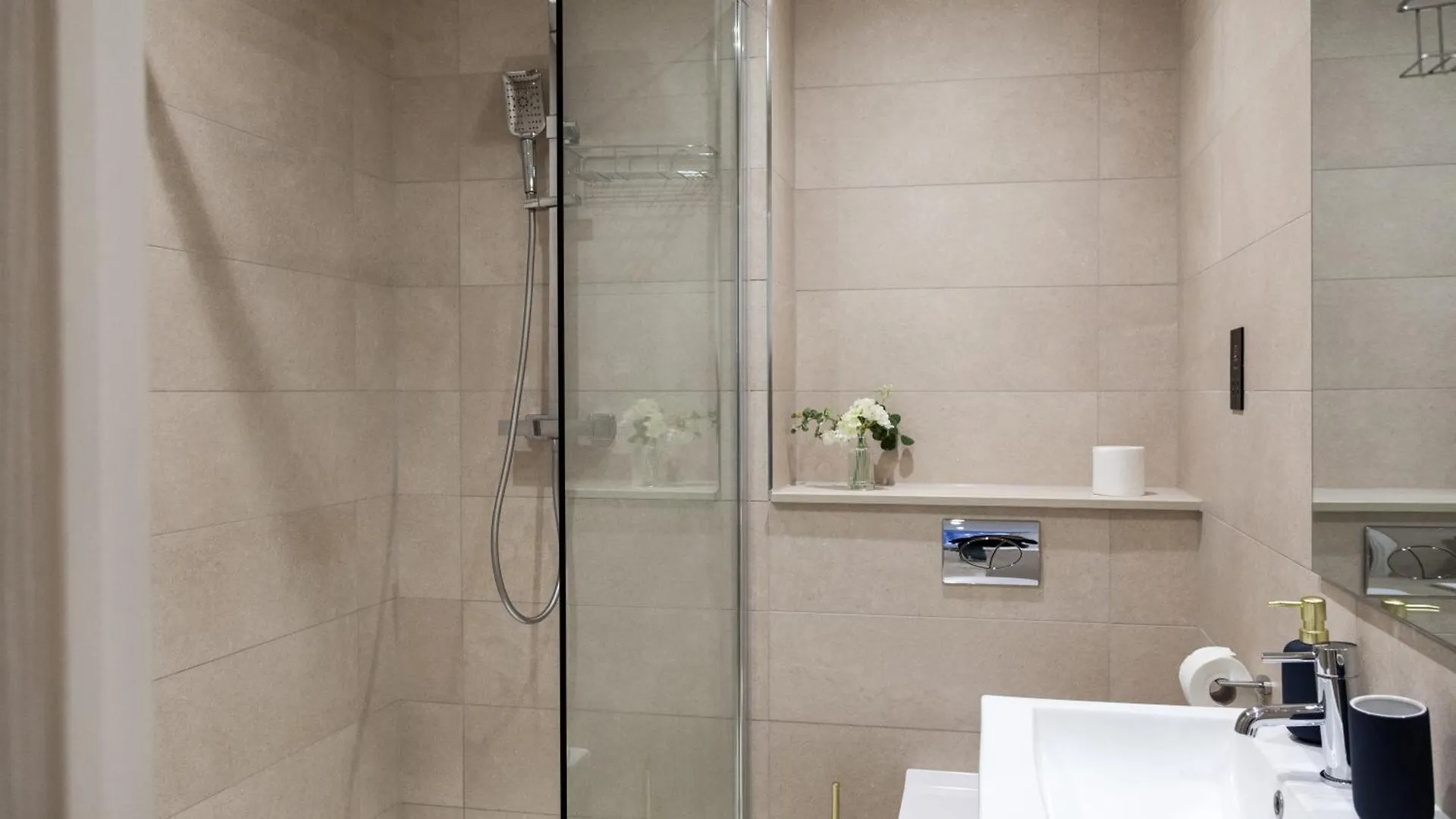 Grand Central Flat - Perfect For Families - Contractors - Professionals - Long Stay Rates Available Leeds  Leeds (West Yorkshire)