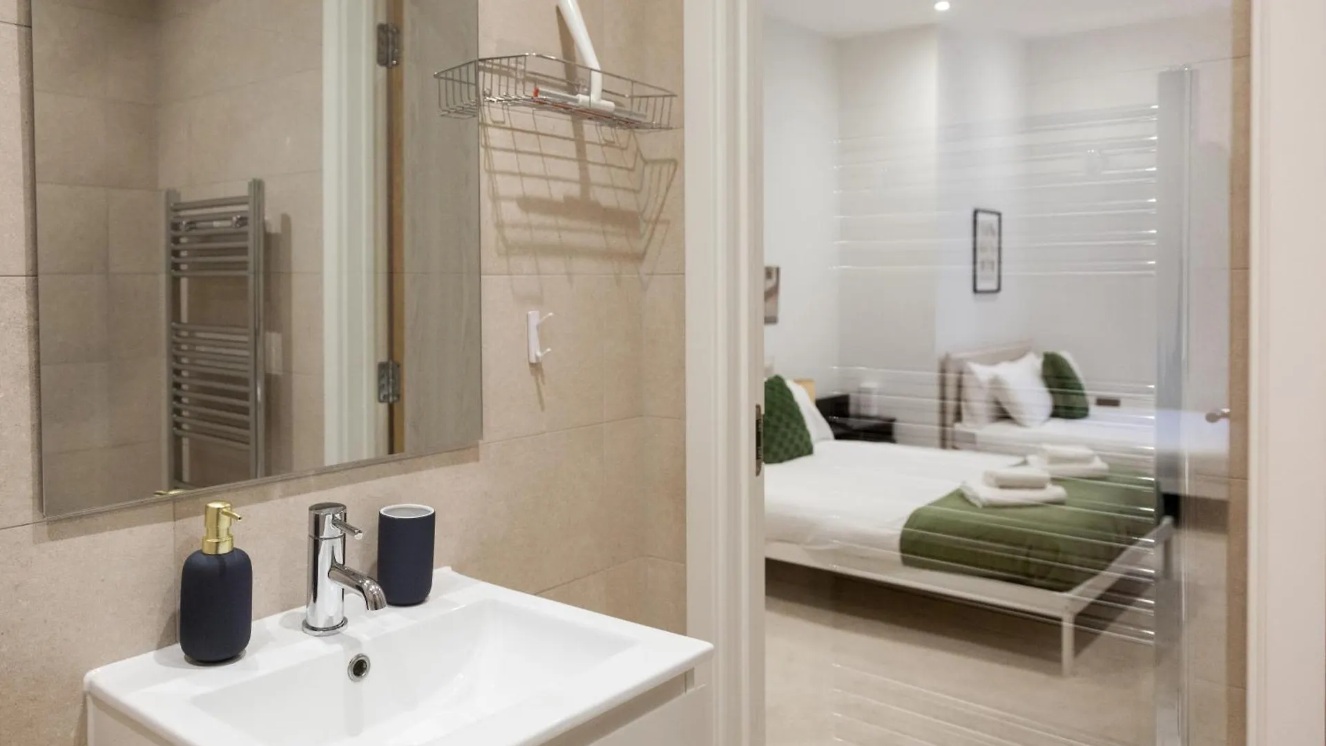 Grand Central Flat - Perfect For Families - Contractors - Professionals - Long Stay Rates Available Leeds  Apartament
