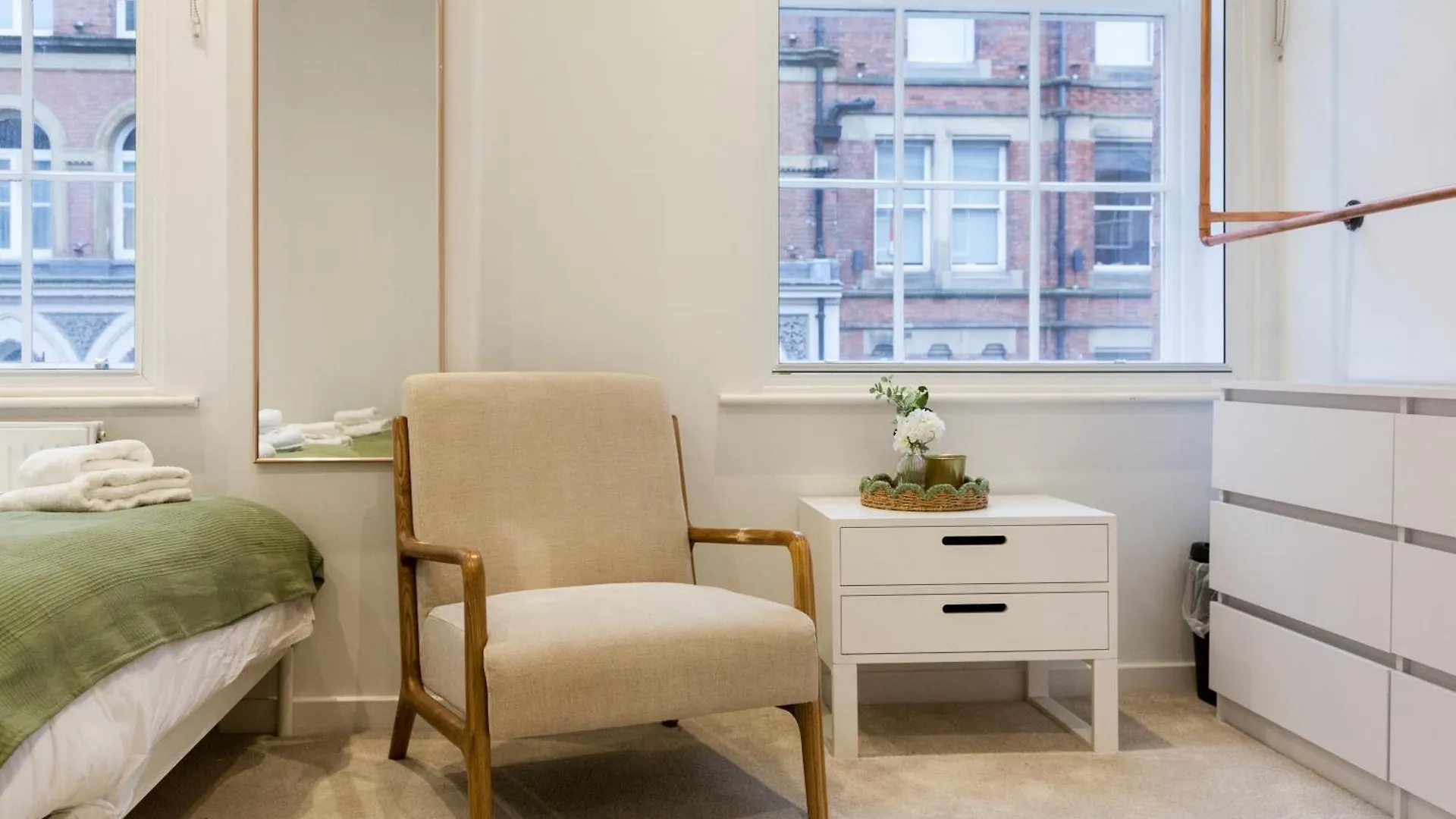 Grand Central Flat - Perfect For Families - Contractors - Professionals - Long Stay Rates Available Leeds  0*, Leeds (West Yorkshire)