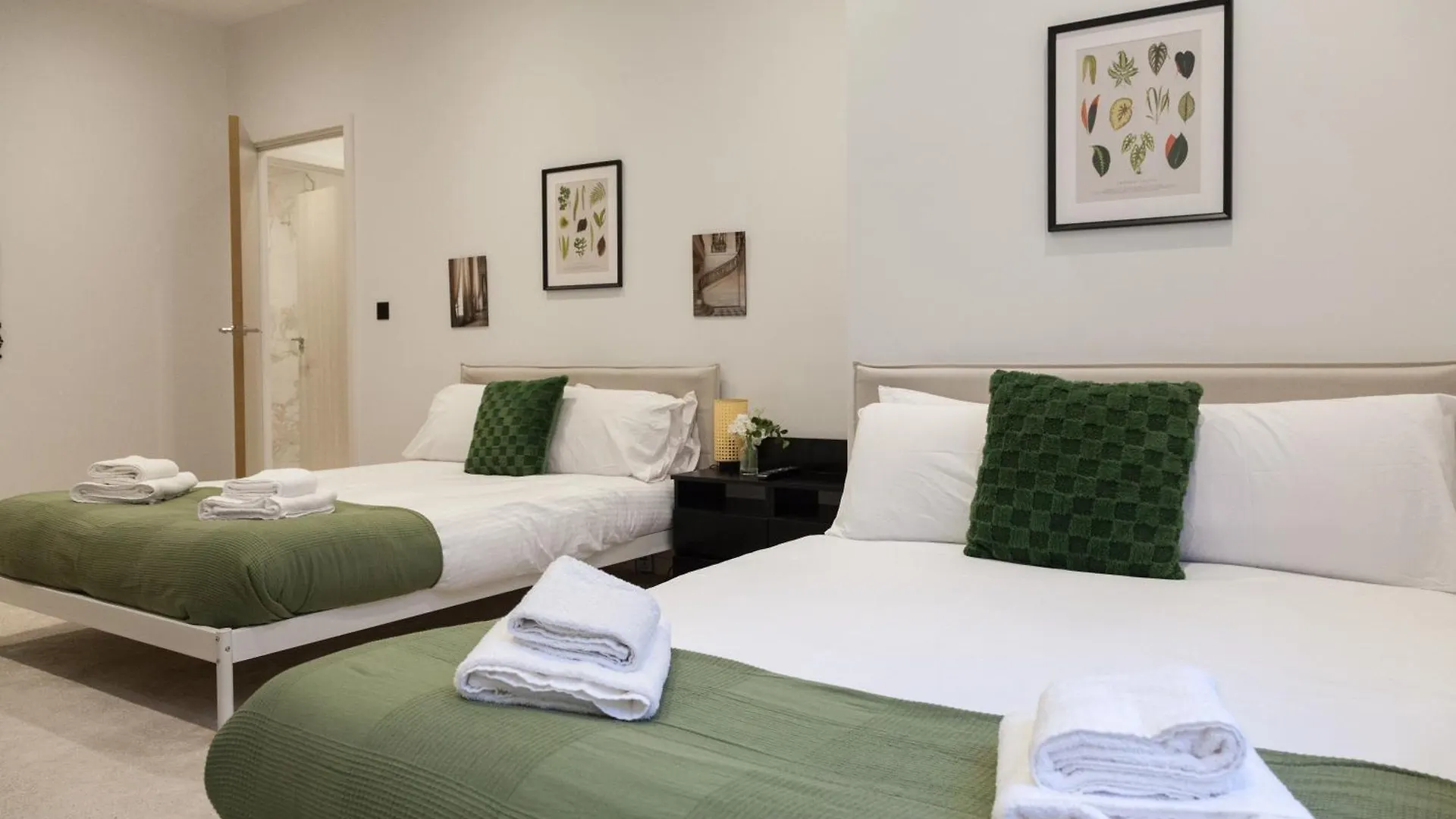 Grand Central Flat - Perfect For Families - Contractors - Professionals - Long Stay Rates Available Leeds