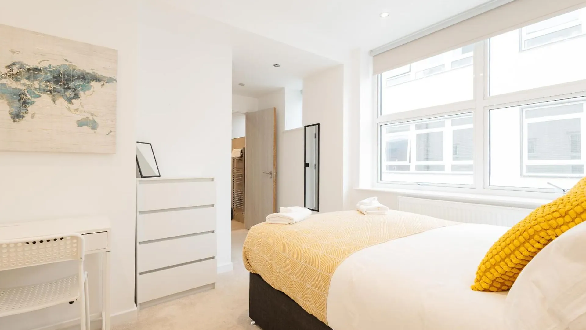 Grand Central Flat - Perfect For Families - Contractors - Professionals - Long Stay Rates Available Leeds  Apartament